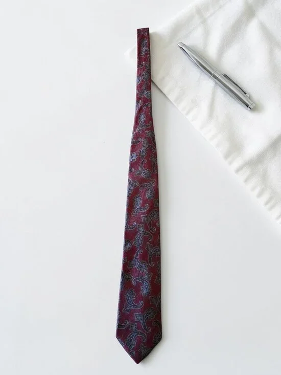 Neiman Marcus Italian Silk Tie Red Paisley Handmade Luxury Classic 3.5" - Picture 4 of 12